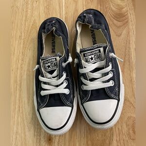 Converse All Star- big kids size 4, navy, very good used condition.